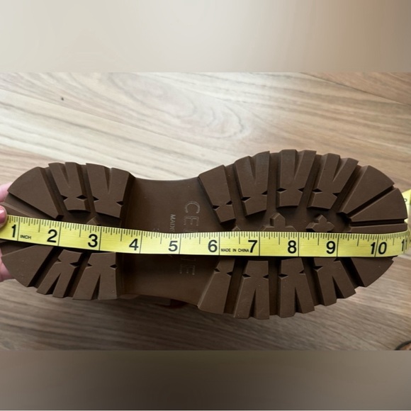 Sample sale Celine Boots! Size 35 but fits more like a 36 - Picture 5 of 5